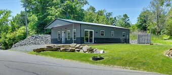 Steps to Mohawk River! Family Halfmoon Retreat
