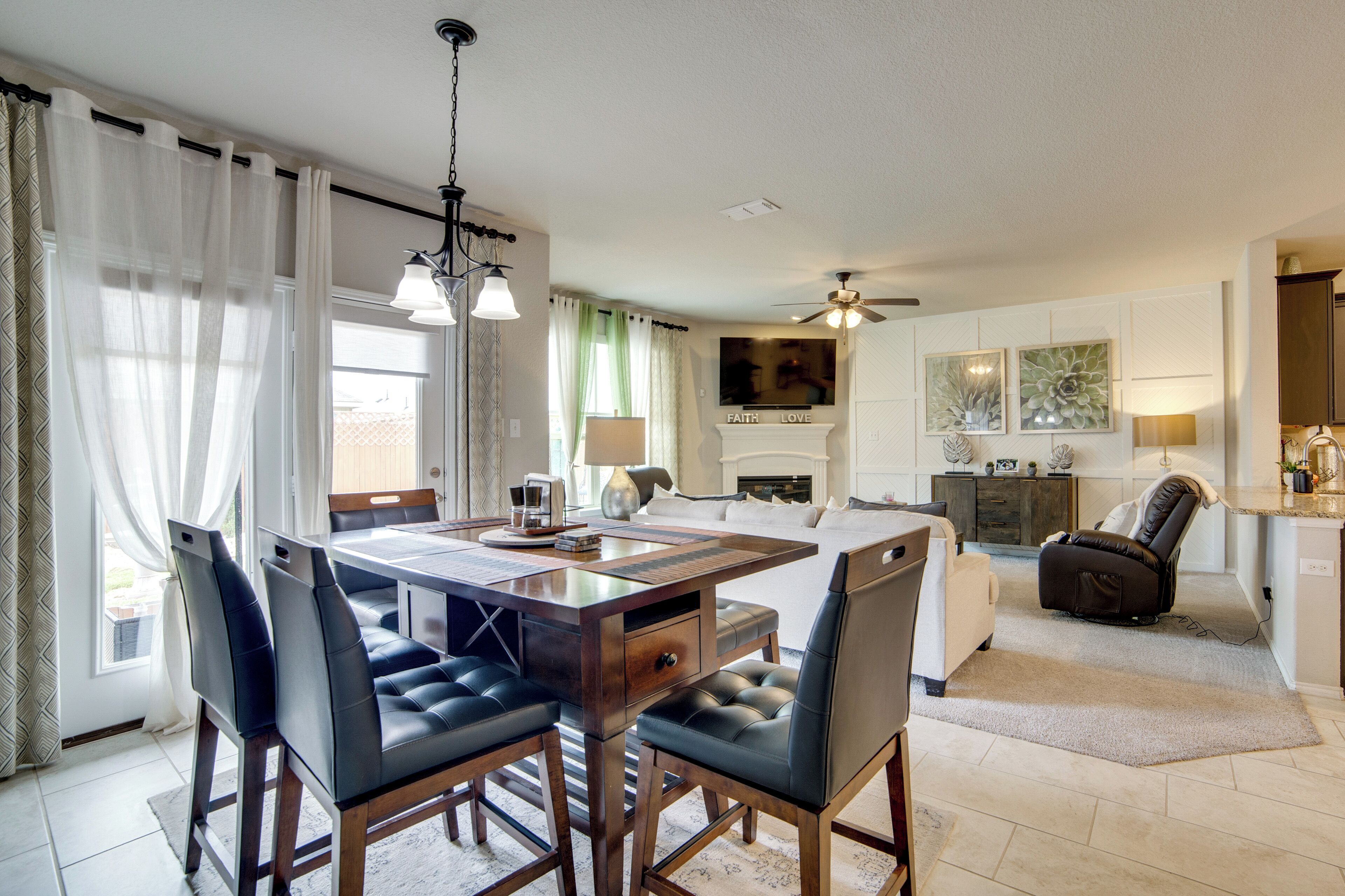 House (3 Bedrooms) | Interior