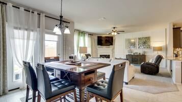 House (3 Bedrooms) | Interior