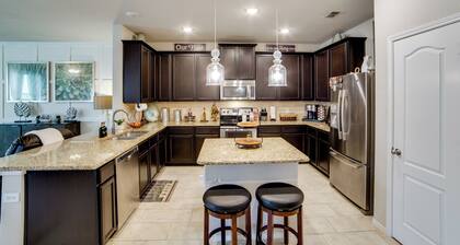 Great for Families & Professionals! Forney Home