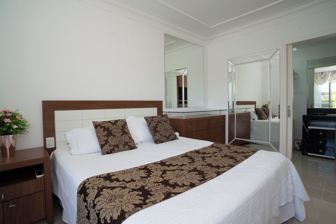 Wi-Fi, roupa de cama, acesso para cadeiras de rodas