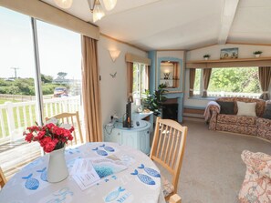 Dining - Mor a Mynydd (Pwllheli)