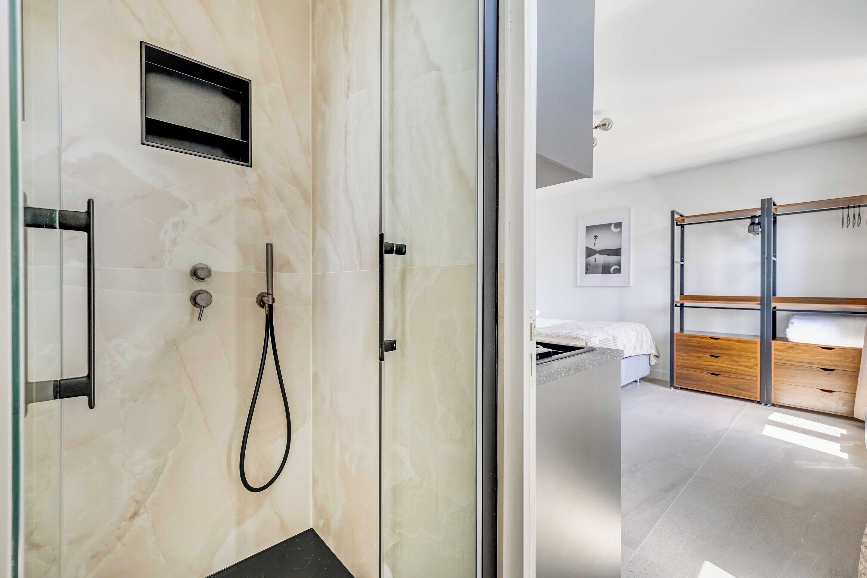 Apartment | Bathroom | Hair dryer, towels, shampoo