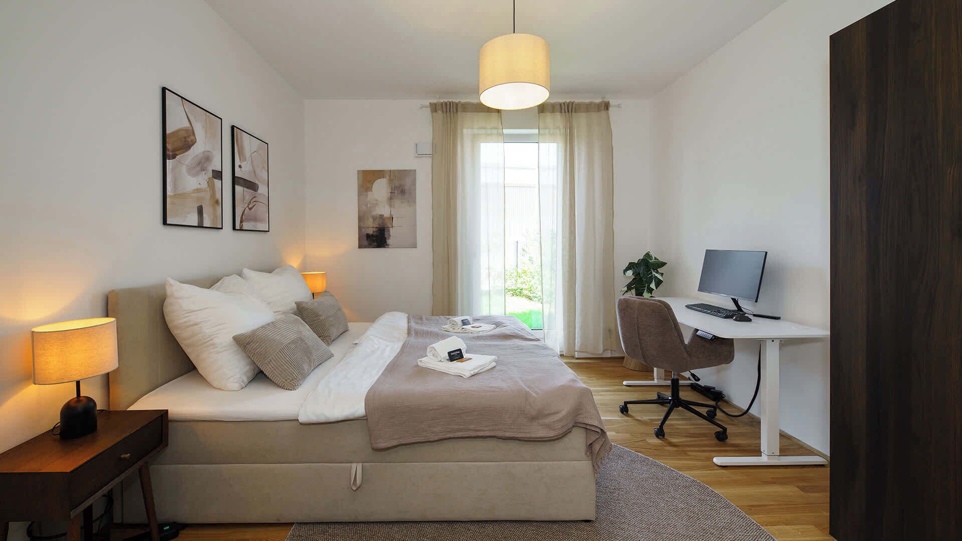 3 Schlafzimmer, Schreibtisch, Bügeleisen/Bügelbrett, Reisekinderbett