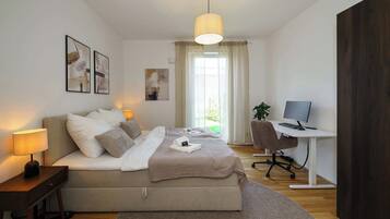 3 Schlafzimmer, Schreibtisch, Bügeleisen/Bügelbrett, Reisekinderbett