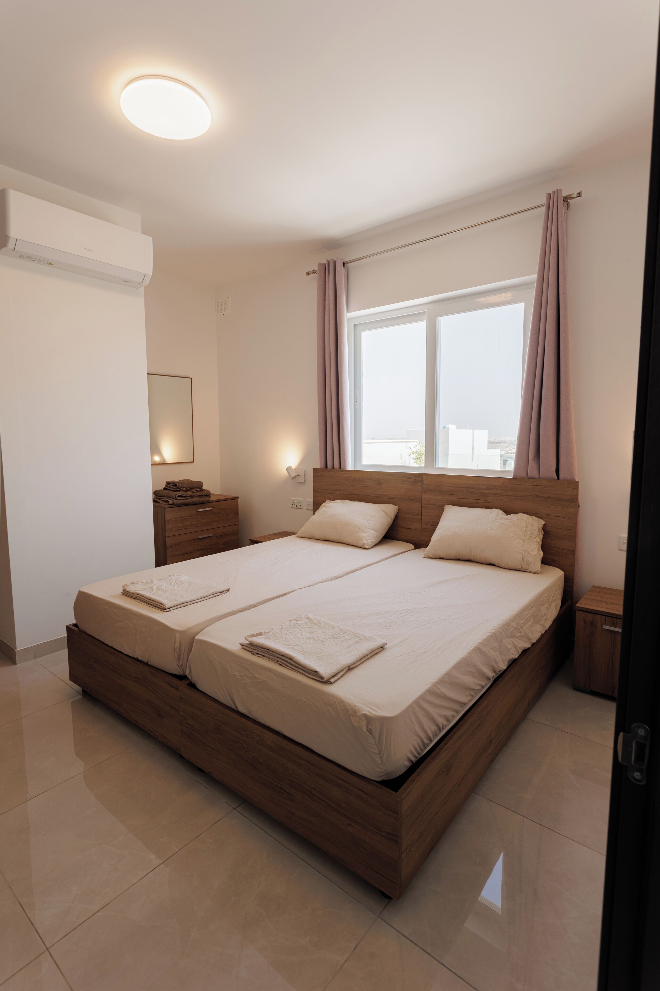 2 chambres, fer et planche à repasser, Wi-Fi gratuit, draps fournis