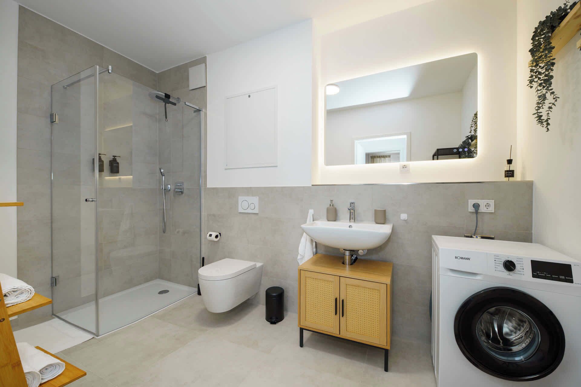 Shower, hair dryer, towels, shampoo