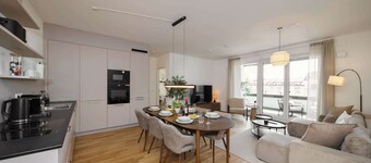 Luxury 4-Room Apt in Japandi-Style I Prime Location I Family-Friendly I Balcony I Kitchen I Netflix I Free Parking I 105 m2