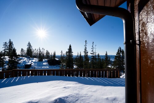 Spacious cabin in Hafjell, sauna ski-inn-ski-out