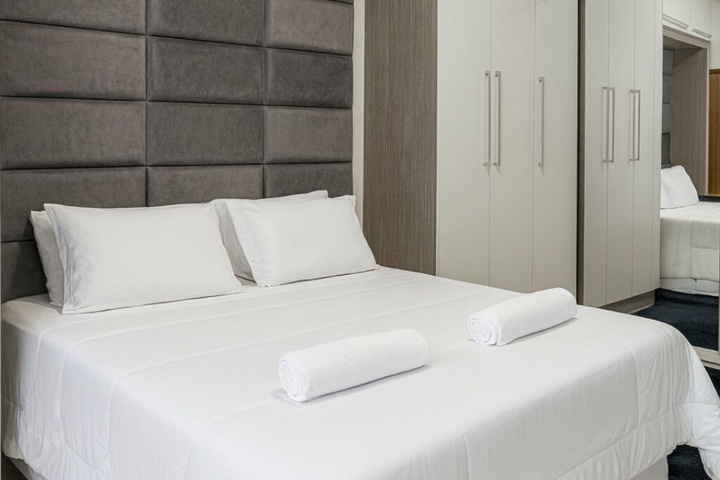 Tabla de planchar con plancha, Internet, ropa de cama