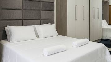 Tabla de planchar con plancha, Internet, ropa de cama