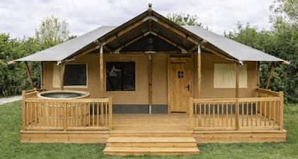 Waterside Lodge With Hot Tub