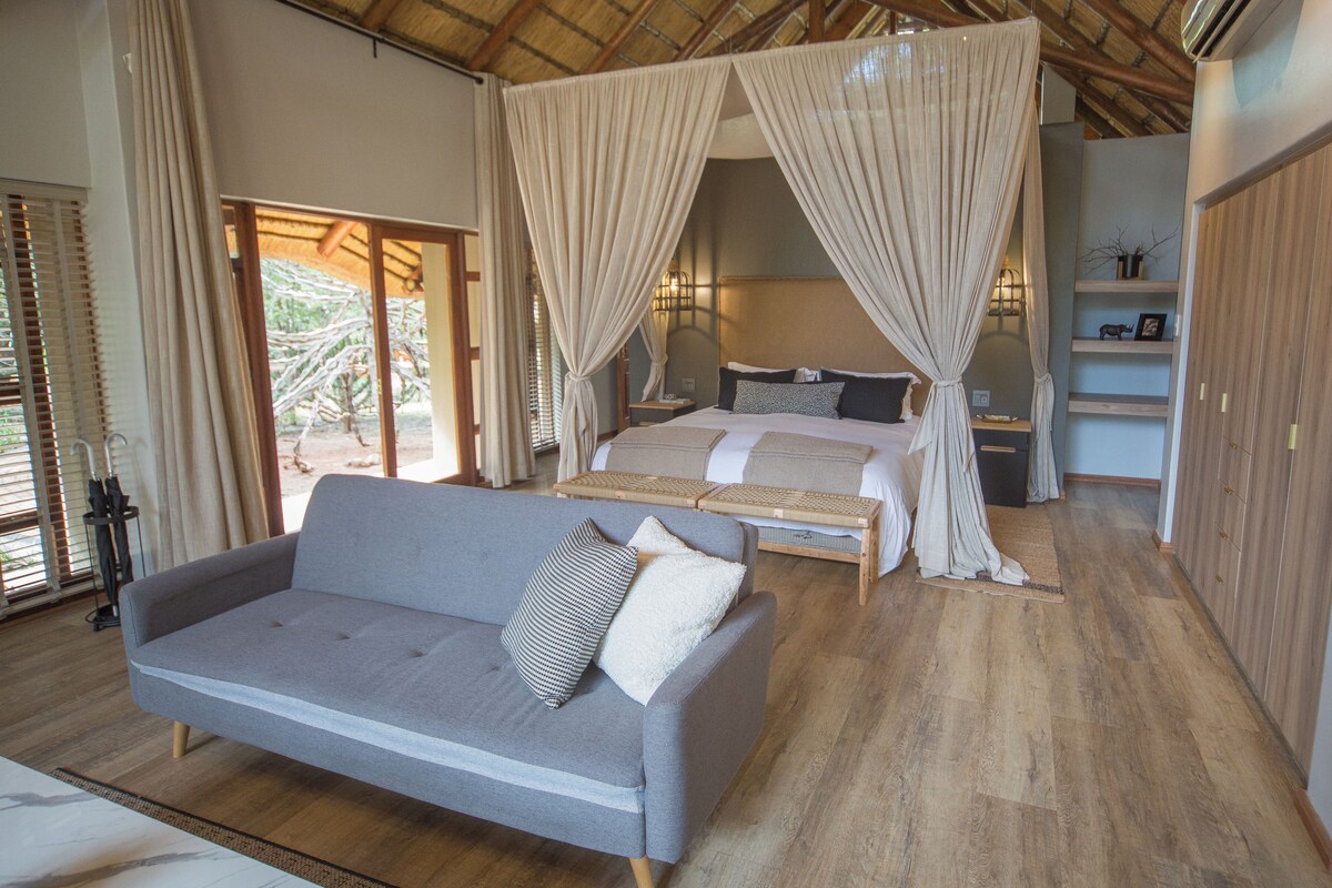 Deluxe Suite | Free minibar, in-room safe, free WiFi