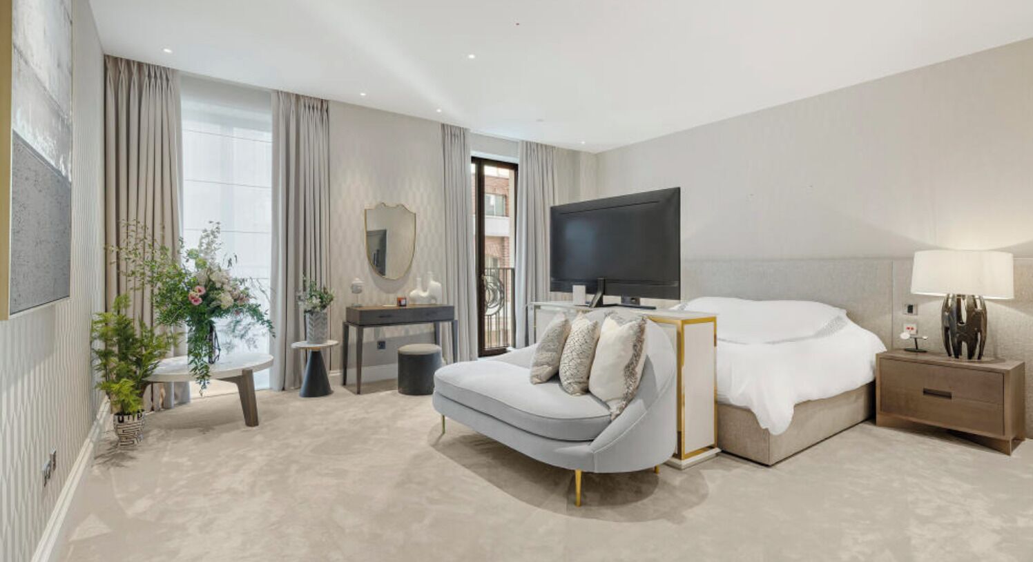 4 habitaciones, tabla de planchar con plancha, wifi y ropa de cama 