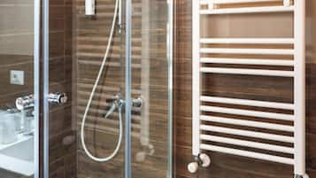 Dusche, Handtücher, Toilettenpapier