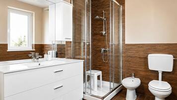 Dusche, Handtücher, Toilettenpapier