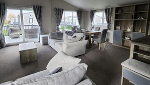 Unclassified image, 5 of 11, button - Luxury Lodge Sleeps 6 With Hot Tub and Parking (Mablethorpe)