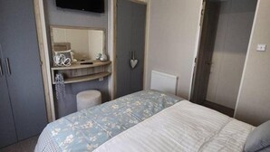 Unclassified image, 3 of 11, button - Luxury Lodge Sleeps 6 With Hot Tub and Parking (Mablethorpe)