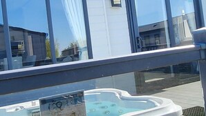 Unclassified image, 2 of 11, button - Luxury Lodge Sleeps 6 With Hot Tub and Parking (Mablethorpe)