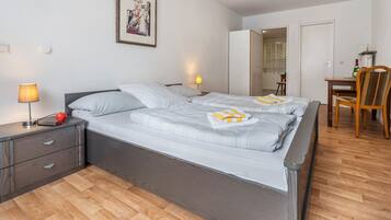 WiFi, bed sheets