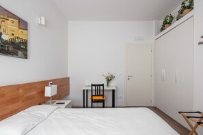 Fer et planche à repasser, Wi-Fi gratuit, draps fournis