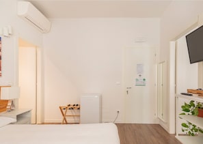 Een strijkplank/strijkijzer, gratis wifi, beddengoed