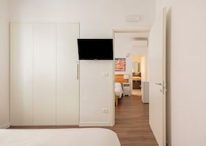 Iron/ironing board, free WiFi, bed sheets
