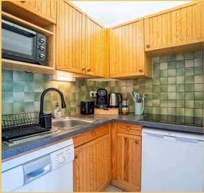 Coffee/tea maker, oven, dishwasher, electric kettle - Chez Jocelyn I T2 I Samoëns (Samoëns)