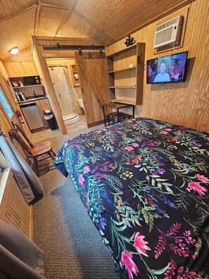 Studio Suite, 1 Queen Bed, Mountain View | WiFi - Simple Life Cabins and Campground (Robbinsville)