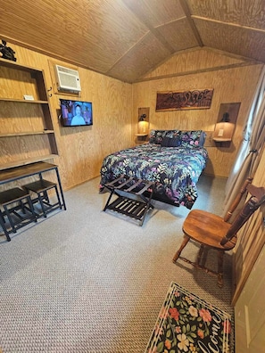 Studio Suite, 1 Queen Bed, Mountain View | WiFi - Simple Life Cabins and Campground (Robbinsville)