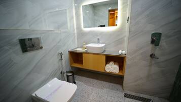Classic Double Room, Balcony | Bathroom