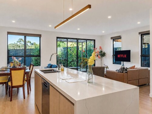 Puddings Home Brand New 4BR Townhouse in Oakleigh