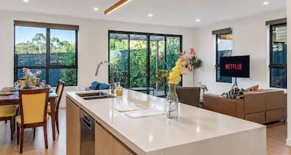 Puddings Home Brand New 4BR Townhouse in Oakleigh