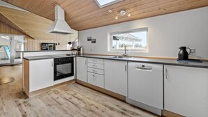 Kaffetrakter/tekoker, kjøleskap, mikrobølgeovn og oppvaskmaskin