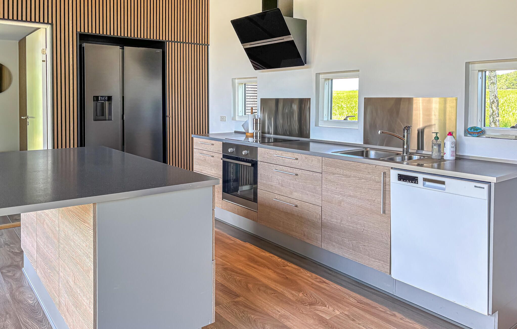 Coffee/tea maker, fridge, microwave, dishwasher