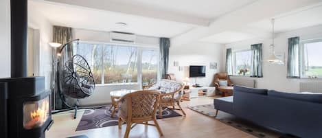 Smart TV y chimenea