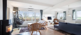 5 bedroom gorgeous home in Spøttrup