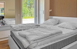 Travel cot, free WiFi - Pet friendly home in øster assels with sauna (Øster Assels)