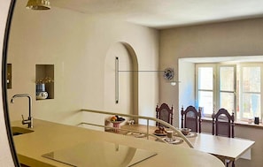 Dining - Awesome home in Jelsa (Jelsa)