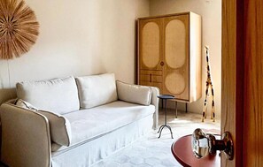 TV - Awesome home in Jelsa (Jelsa)