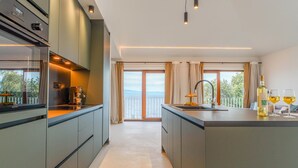 Private kitchen - Amazing home in Zukova (Zukova)