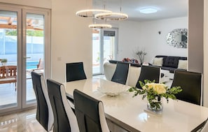 Dining - Stunning home in Plovanija (Plovanija)