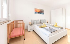 Bügeleisen/Bügelbrett, Reisekinderbett, kostenloses WLAN