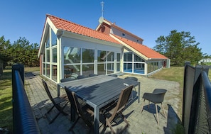 Outdoor dining - Stunning home in Glesborg with sauna (Glesborg)