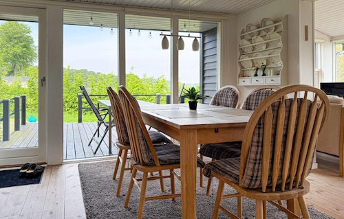 Cozy home in Børkop with house sea view
