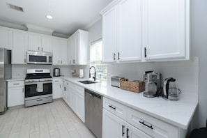 Private kitchen - Executive Home In The Woodlands Creekside (Tomball)