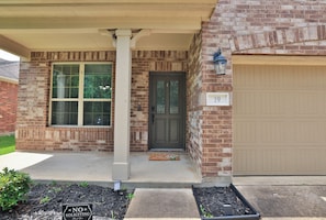 Exterior detail - Executive Home In The Woodlands Creekside (Tomball)