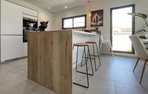 Kühlschrank, Mikrowelle, Ofen, Geschirrspüler