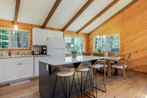 Ferienhaus, 4 Schlafzimmer | Eigene Küche | Wasserkocher mit Kaffee-/Teezubehör, Kühlschrank, Ofen, Toaster