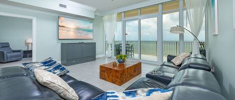 Condo, 3 Bedrooms | Living area